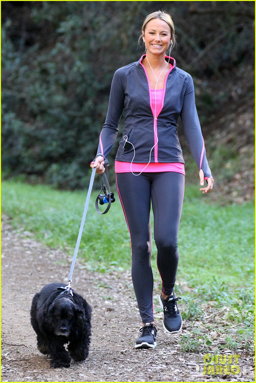 Stacy Keibler Takes George Clooneys Dog For A Walk Photo 2615212
