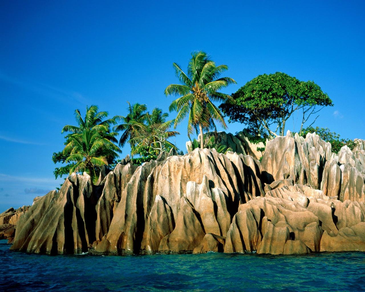  1280x1024 tropical island beach scenery tree at island wallpaper
