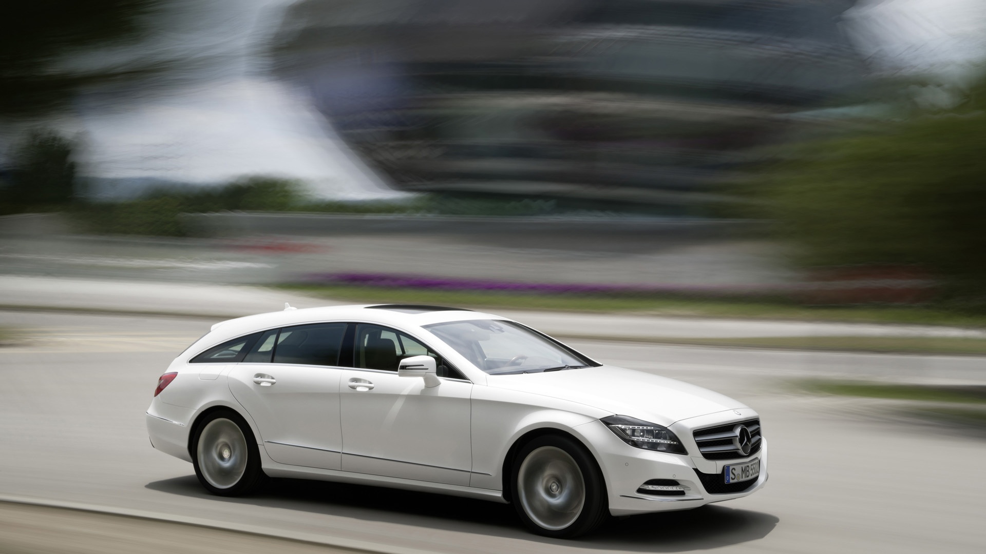 Mercedes Benz CLS White Speeding Download 1920x1080