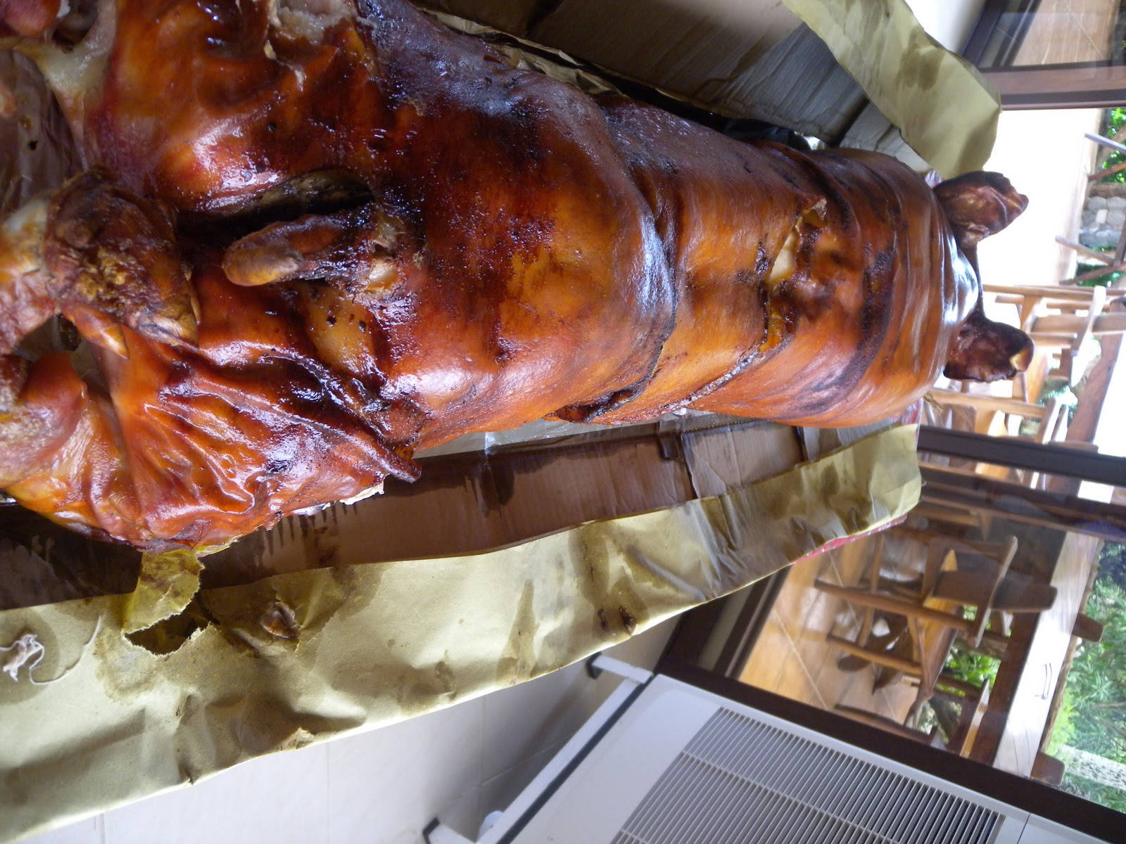 Whole Lechon Served Tnxgn548fiqfvc8h Wallpaper