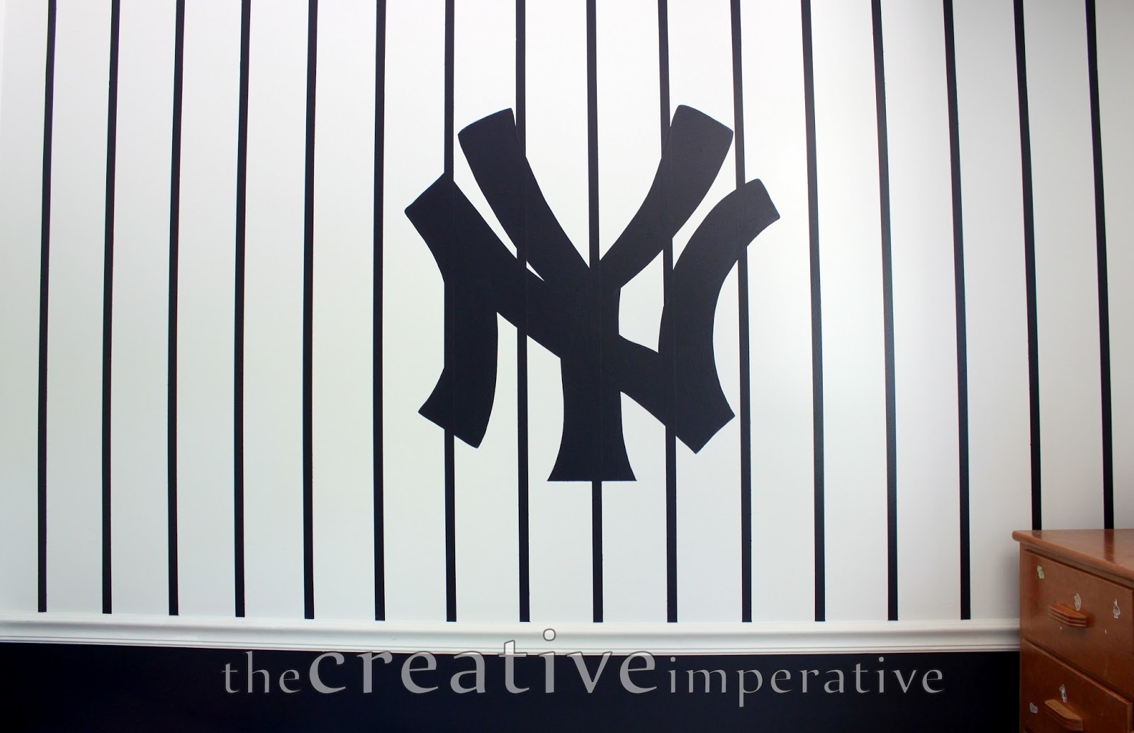 Yankee Logo Pinstripes To Paint The
