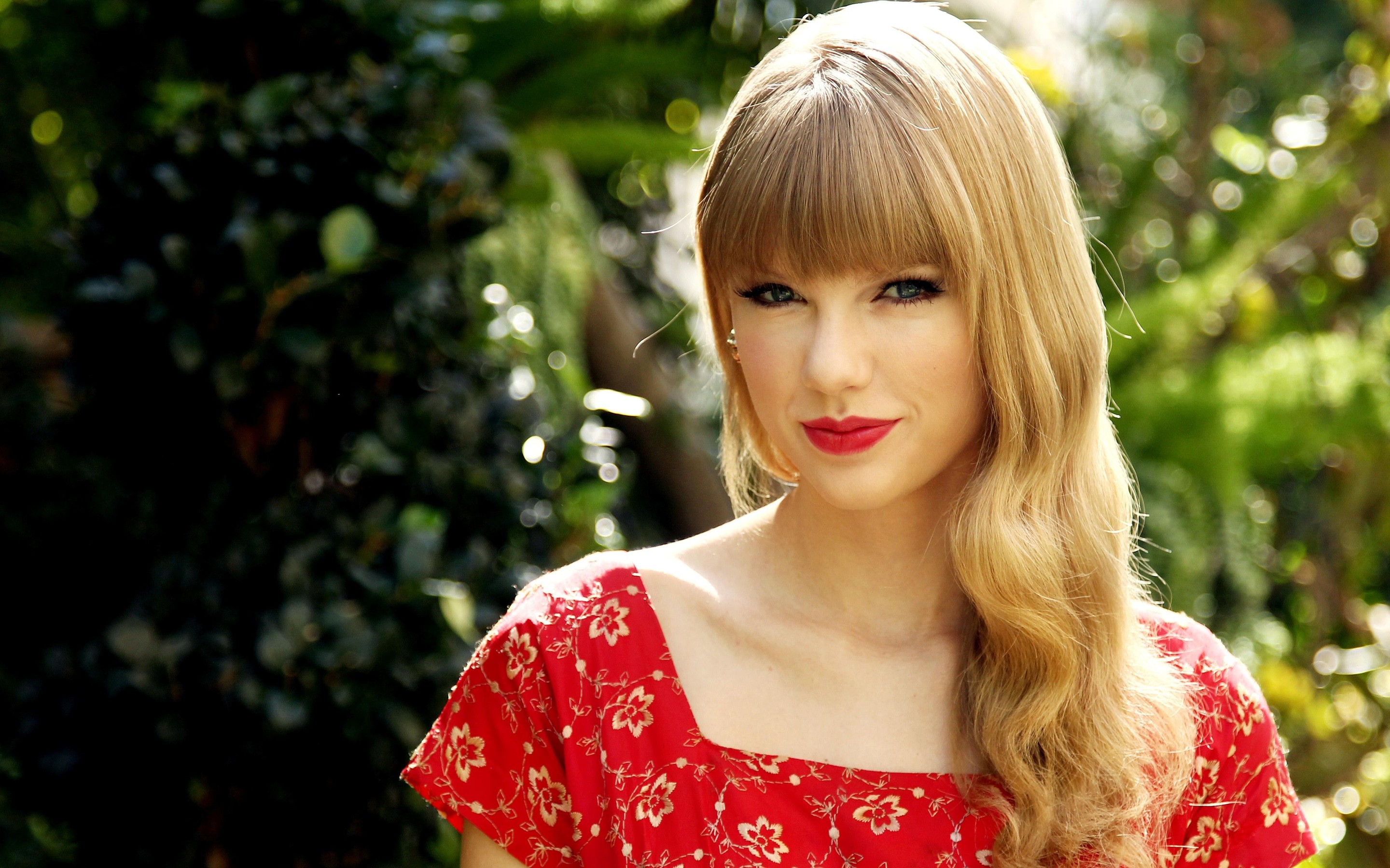 Taylor Swift Red Lips Wallpaper New HD