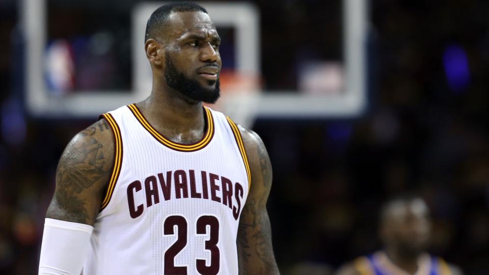Cavs Gm Expects Lebron James And Kevin Love To Hot Girls Wallpaper