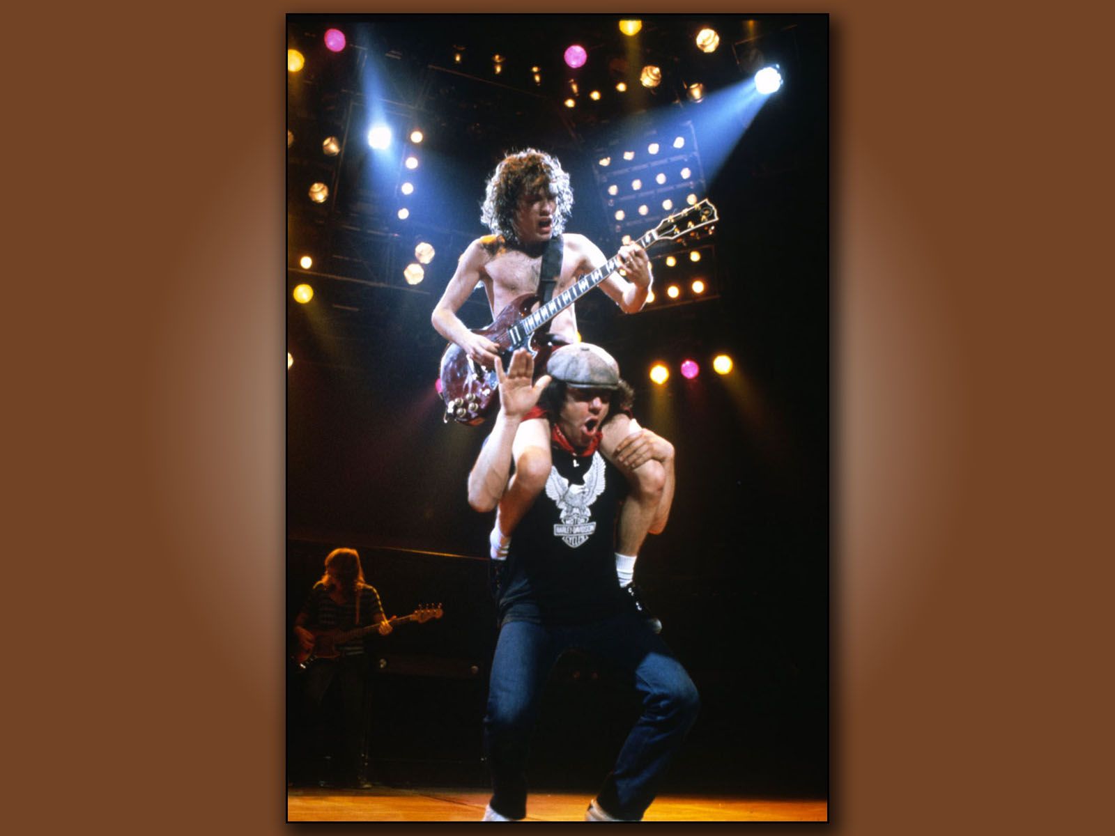 Brian Johnson Carries Angus Young Wallpaper