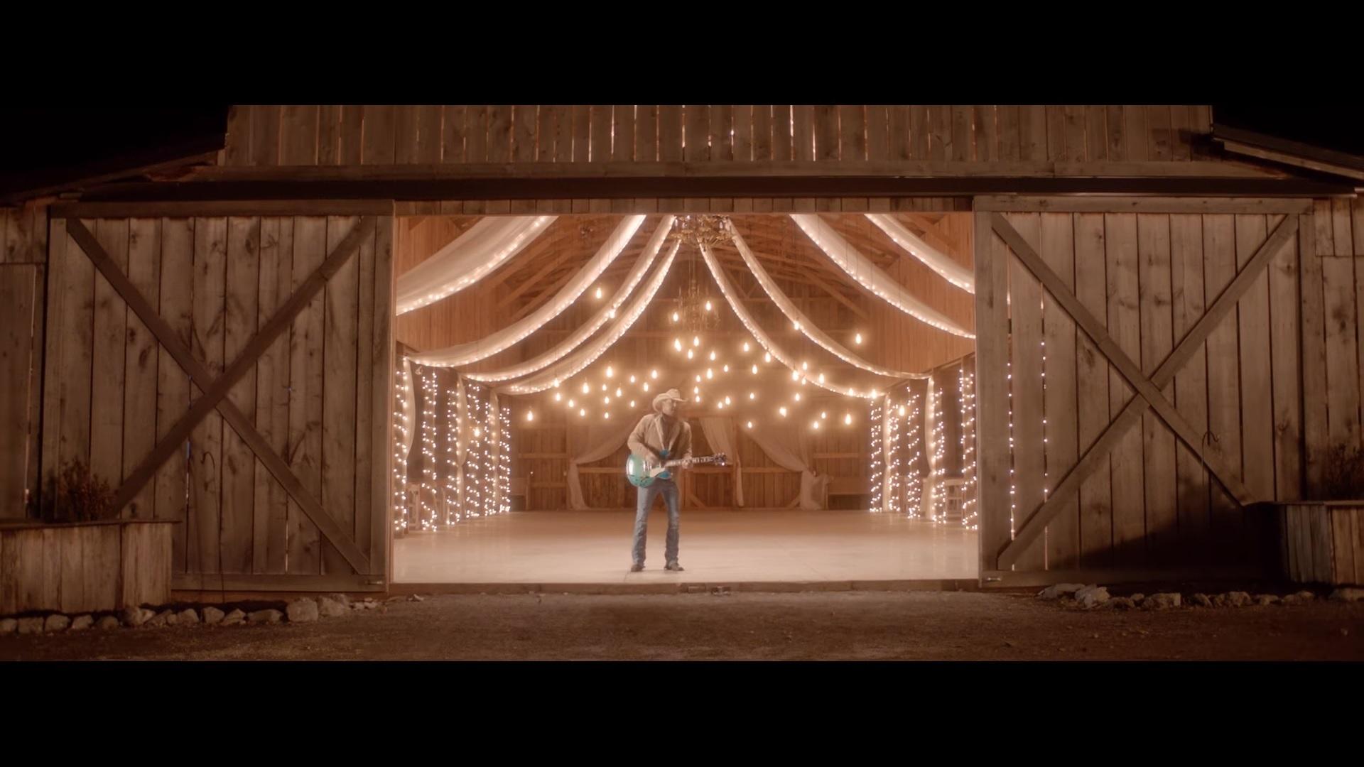 Jason Aldean Debuts Three Part You Make It Easy Music Video