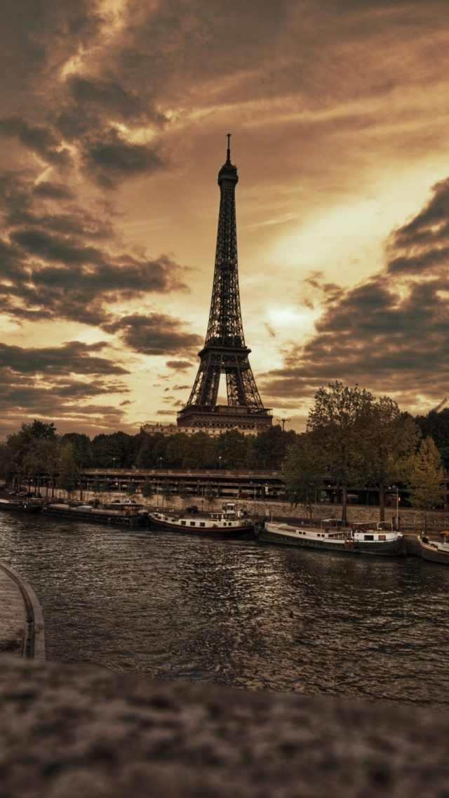 Eiffel Tower iPhone 5s Wallpaper