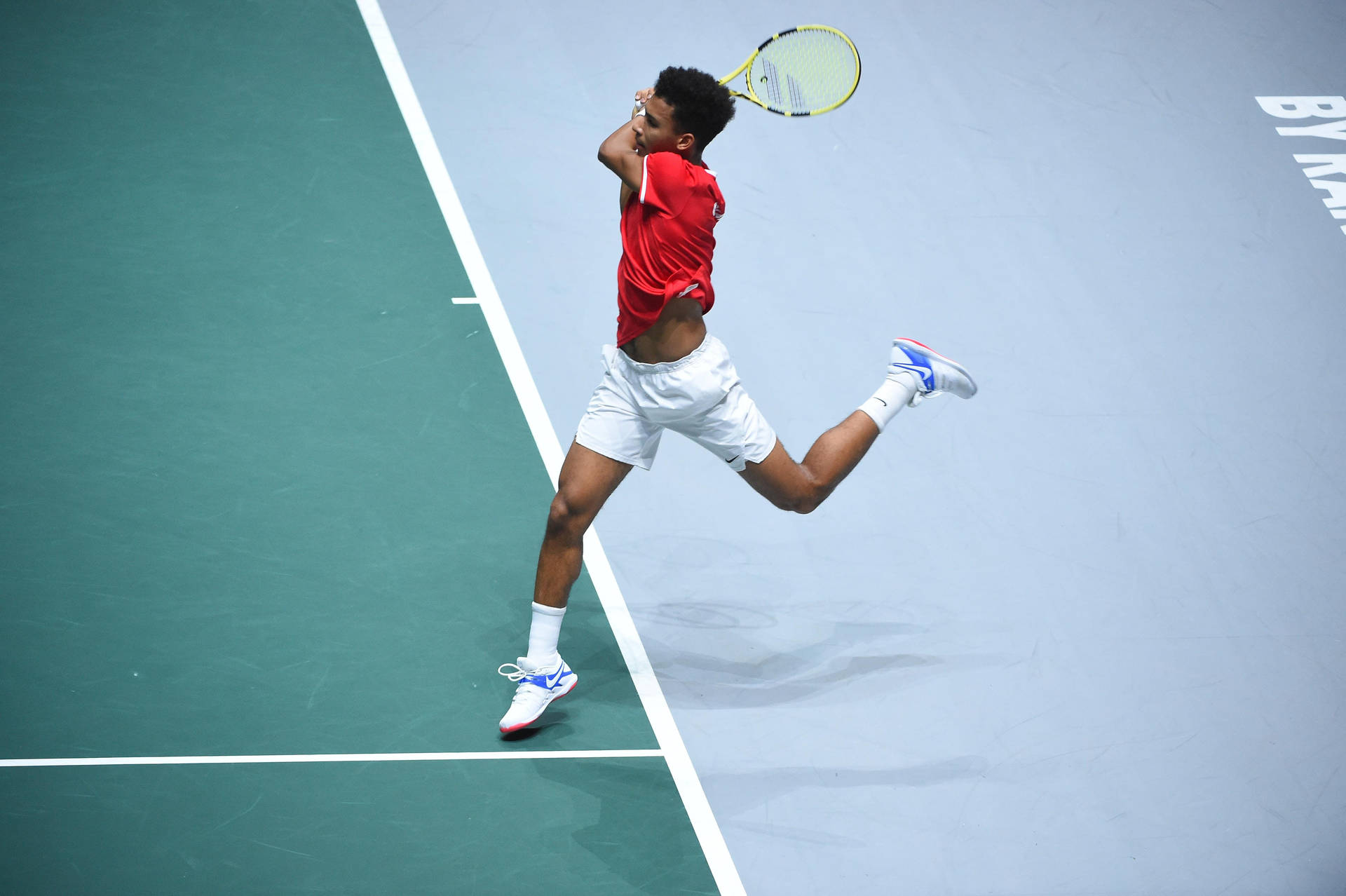 Felix Auger Aliassime Shirt Riding Up Wallpaper