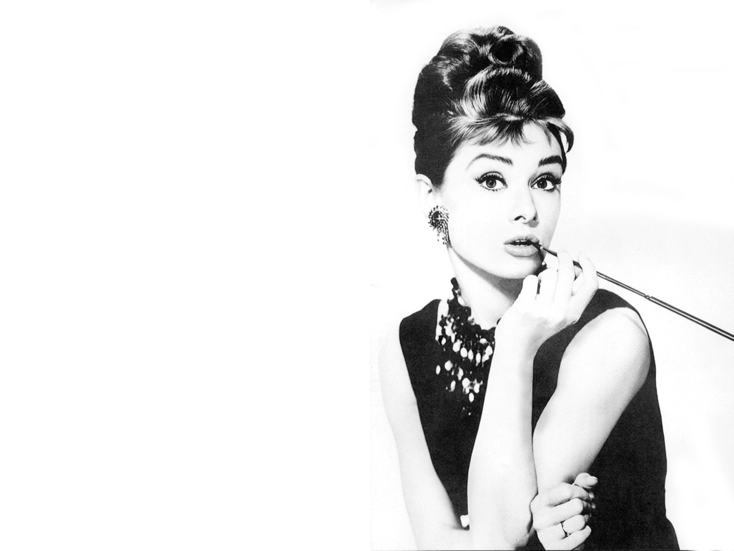 HD Audrey Hepburn Wallpaper