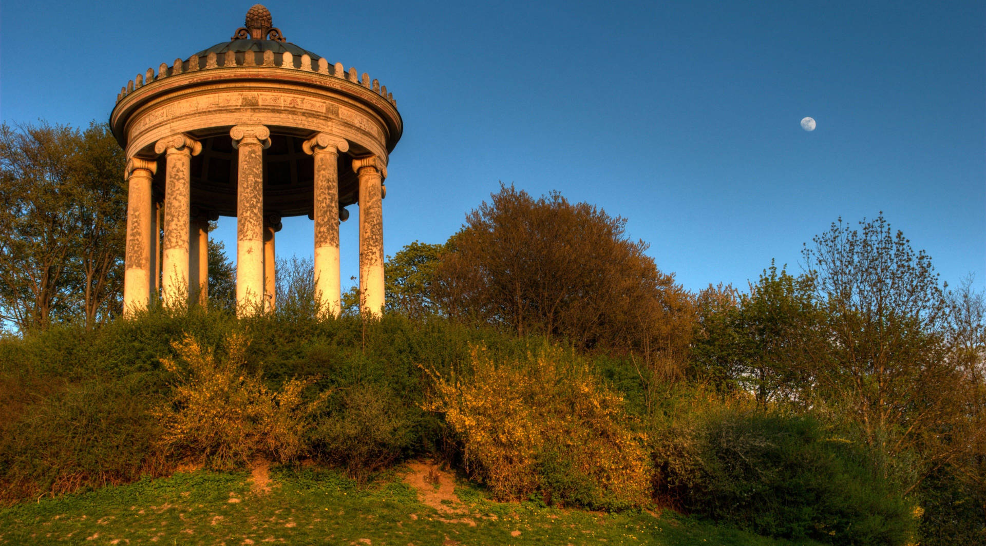 Monopteros In English Garden Munich On69i7zfwd4d31dy Wallpaper