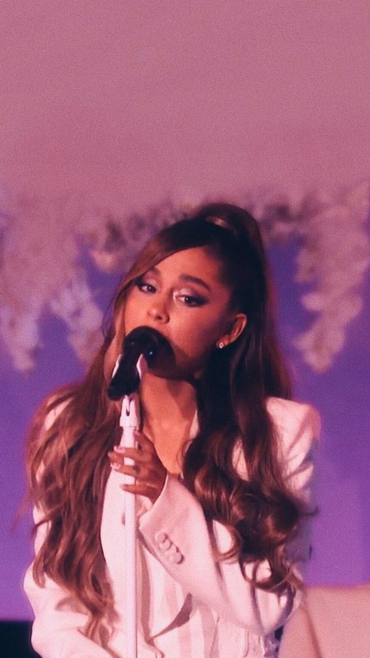 Ariana Grande 7 rings wallpaper