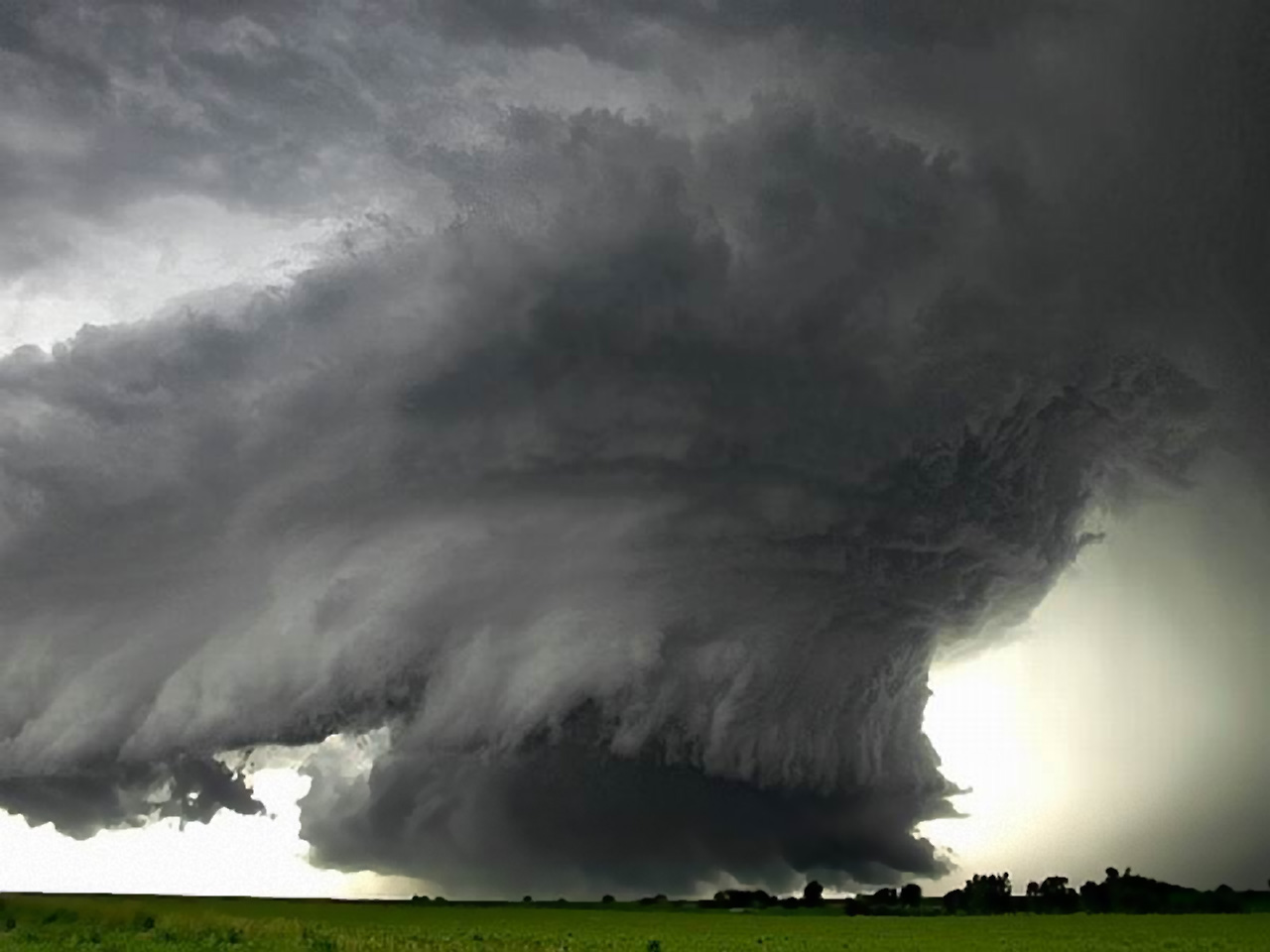 Low Wall Cloud   Weather Wallpaper Image featuring Tornadoes 1280x960