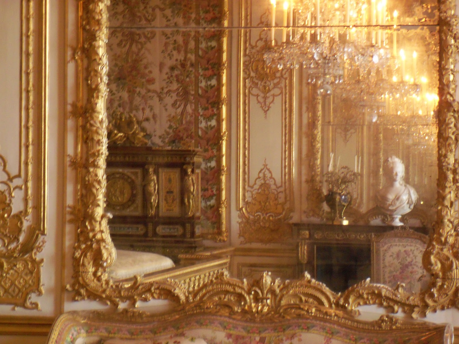 Gold Castle Aesthetic Wallpaper
