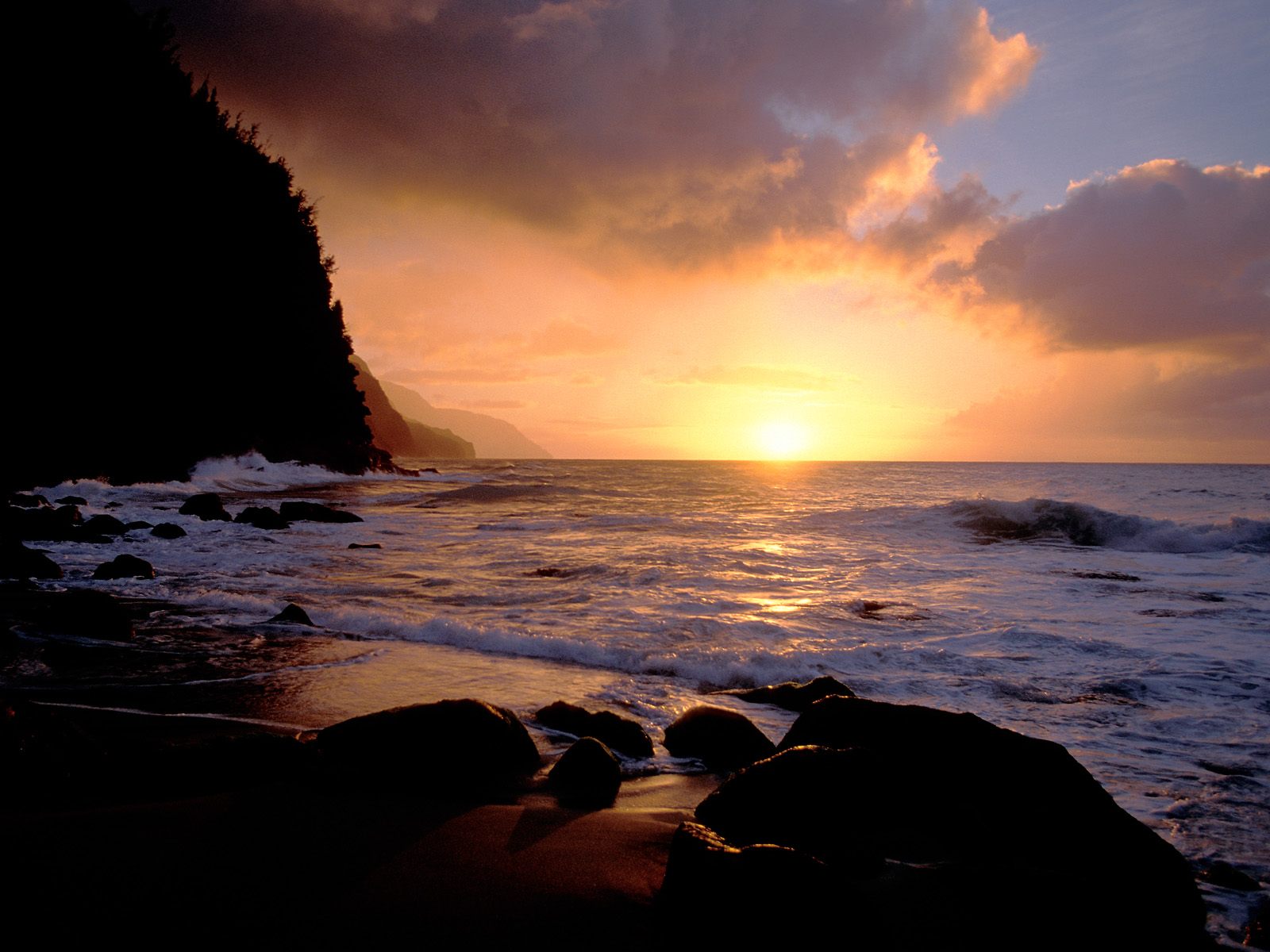 Sunset on the Na Pali Coast Hawaii 1600x1200   Beaches Rivers Oceans