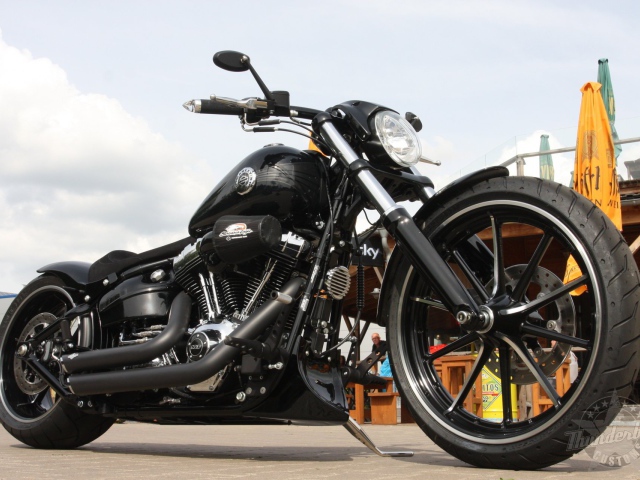 Popular Motorcycle Harley Davidson Softail Breakout Wallpaper And