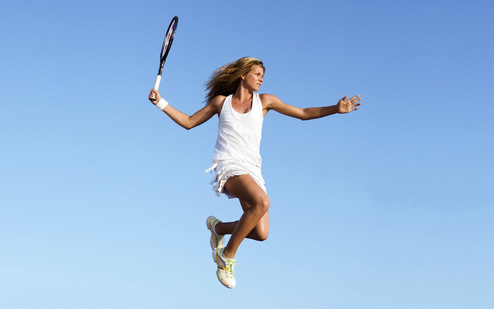 Maria Kirilenko Sky Blue Wallpaper