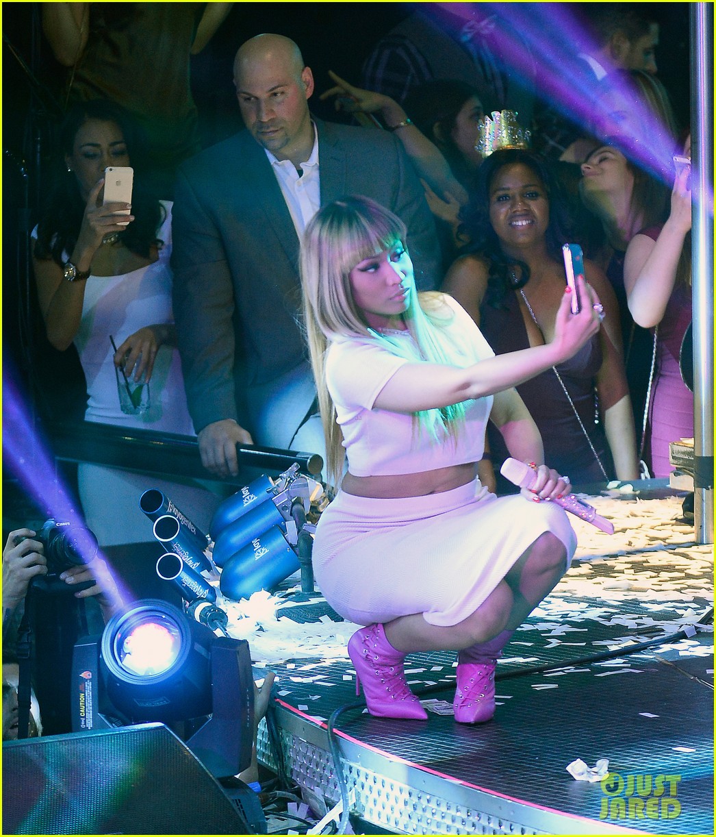 Wallpaper Nicki Minaj Brings In Performing Her Hits Las Vegas