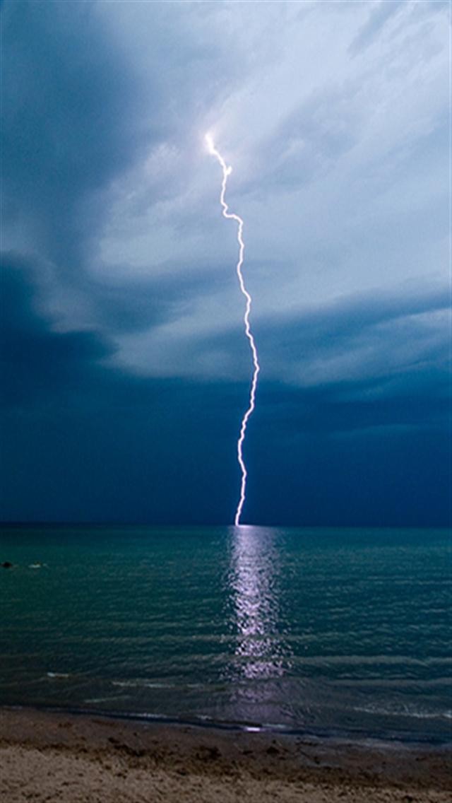 Lightning Strike HD iPhone Wallpaper S 3g