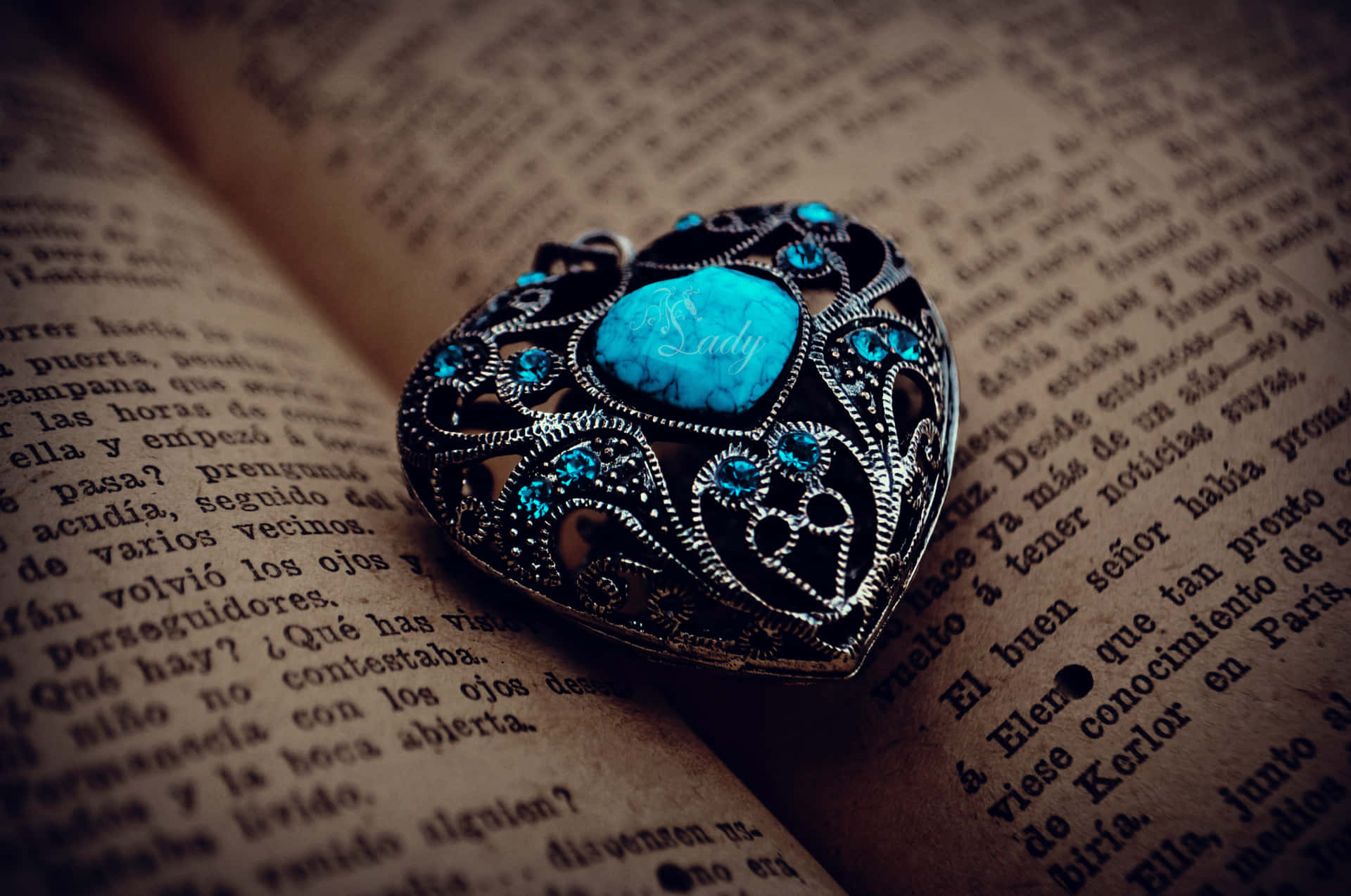 Stunning Jewelry Design Wallpaper