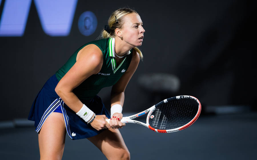 Anett Kontaveit Leaning Forward Wallpaper