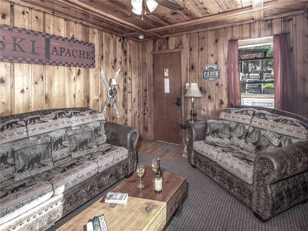 Lodge Country Cabin Bedrooms Fireplace Midtown Sleeps