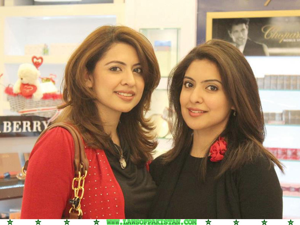 Sidra Iqbal Pic with her Sister Pakistan The Land of Pure
