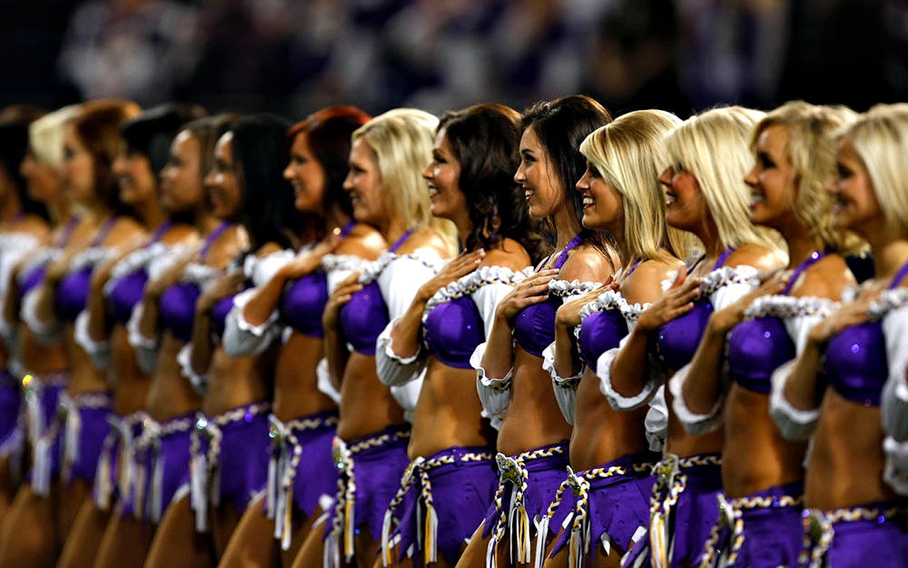 Do Professional Cheerleaders Get Paid Enough Tfprofessionalsports