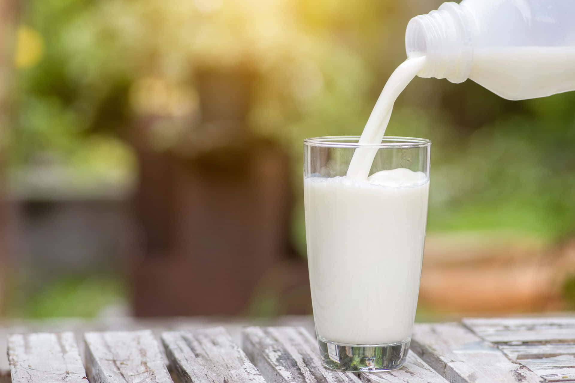 Milk Background Wallpaper