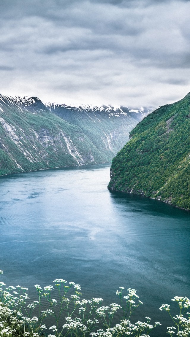 Norwegian Landscape iPhone 5s Wallpaper