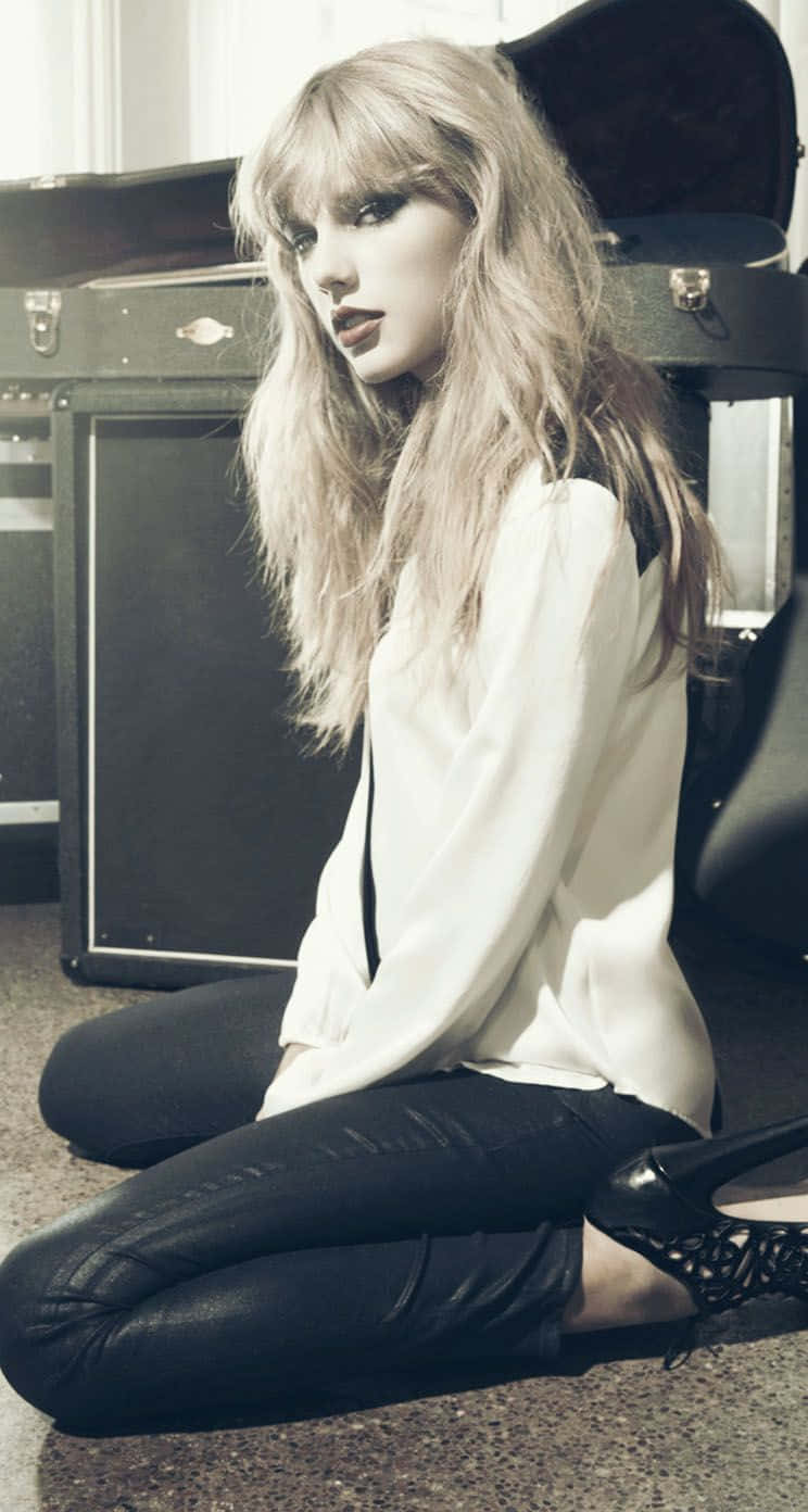 Taylor Swift iPhone Wallpaper