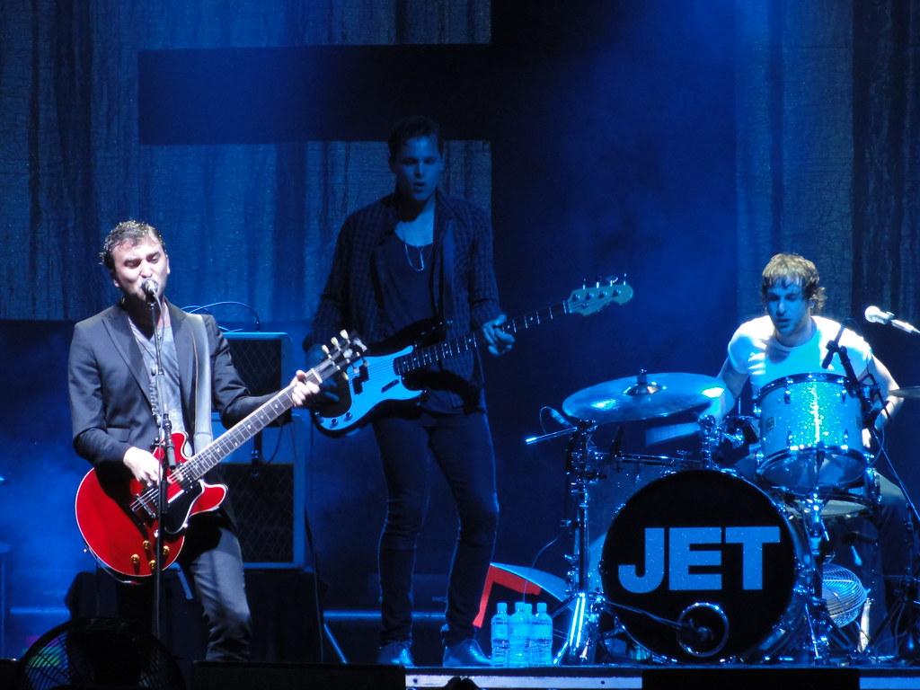 Jet Supporting Powderfinger For Their Final Perth Show