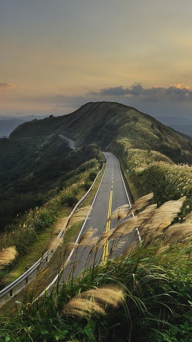 Mountain Top Road World iPhone 5s Wallpaper