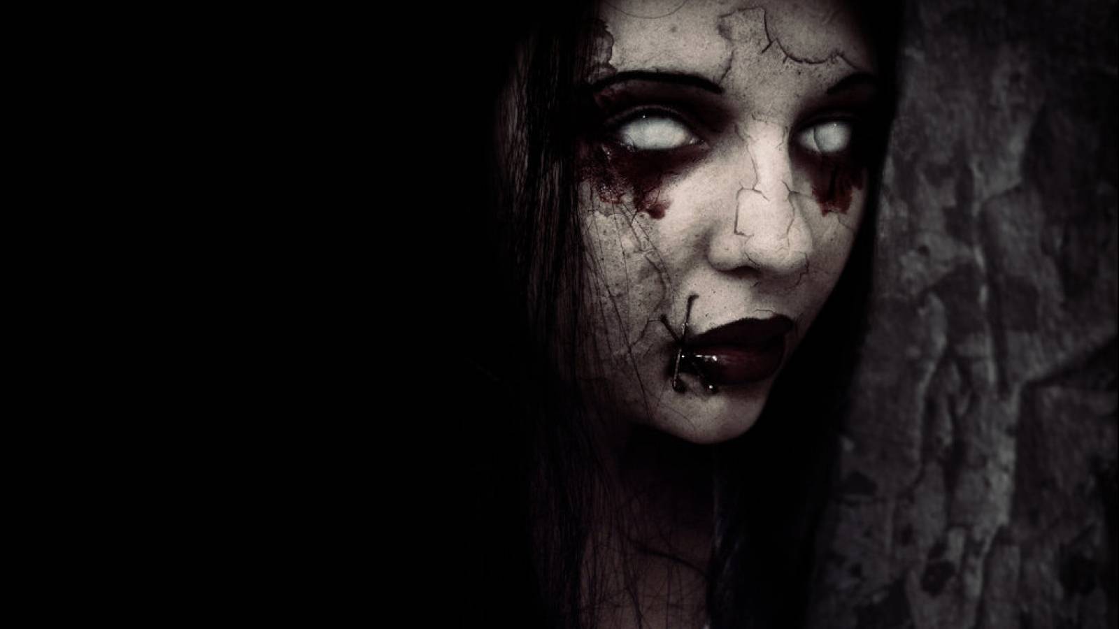 Creepy Wallpaper Of An Girl