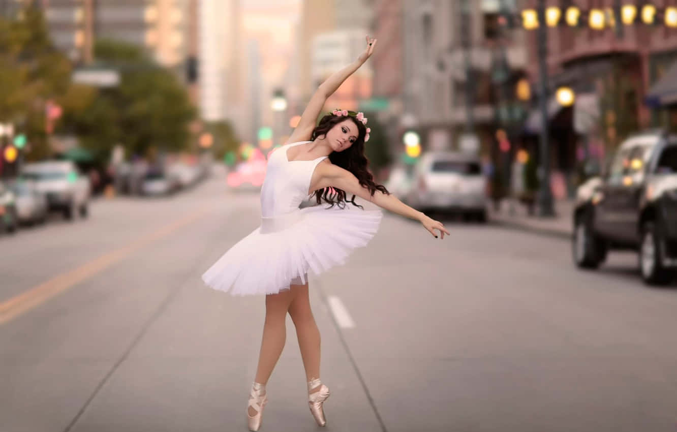 Ballerina Dancer City Pose Photography Y8m2epuap14pw5w1 Wallpaper