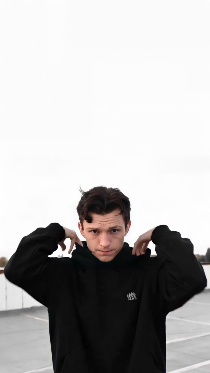 Tom Holland Wallpaper