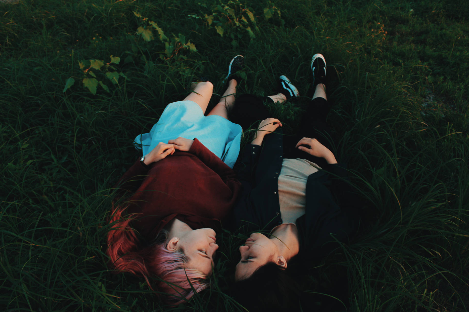 Lesbian Lying On Field Srdxrc7ujn86m1uj Wallpaper