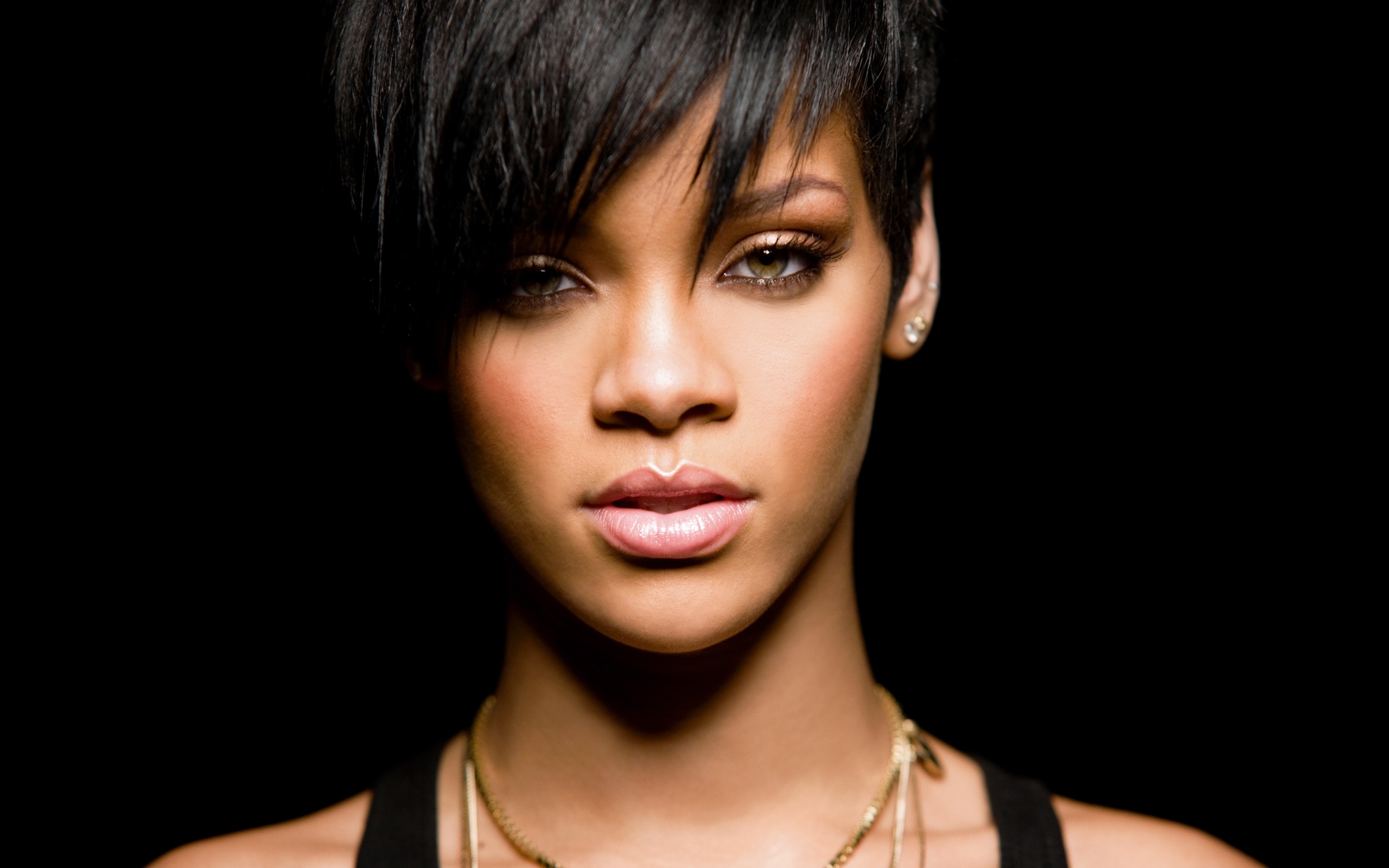 Rihanna Wallpaper Singer Look HD Ultra