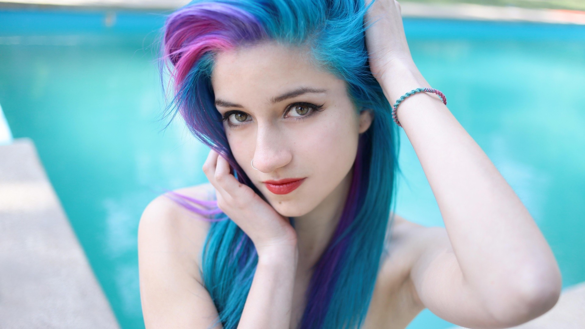 Fay suicide girl Family: Woman