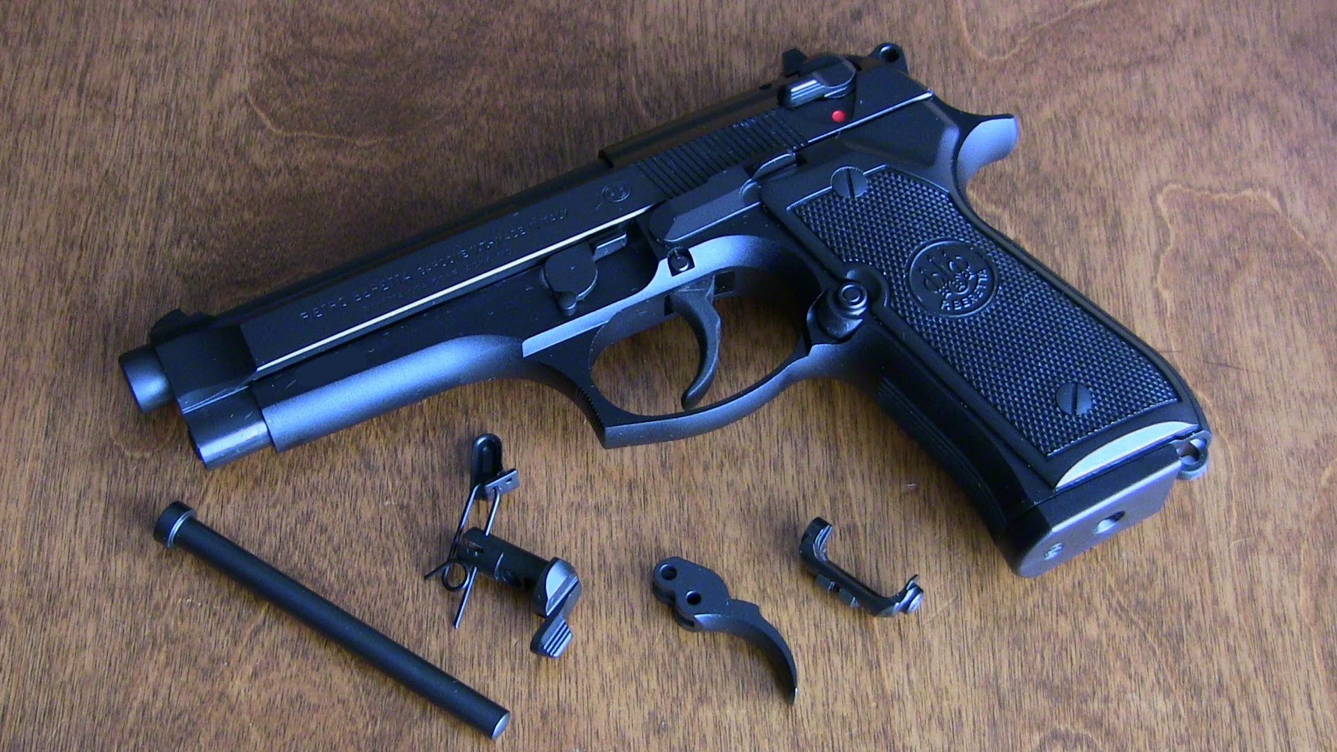 Beretta 92fs Wallpaper Image Photos Pictures Background