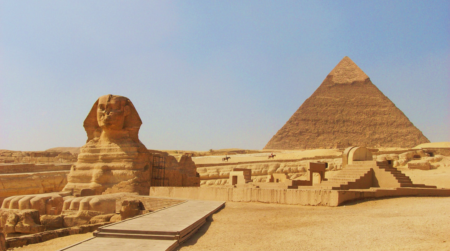 Sphinx At Giza Cairo Egypt With Khafre Khafra Pyramid Behind