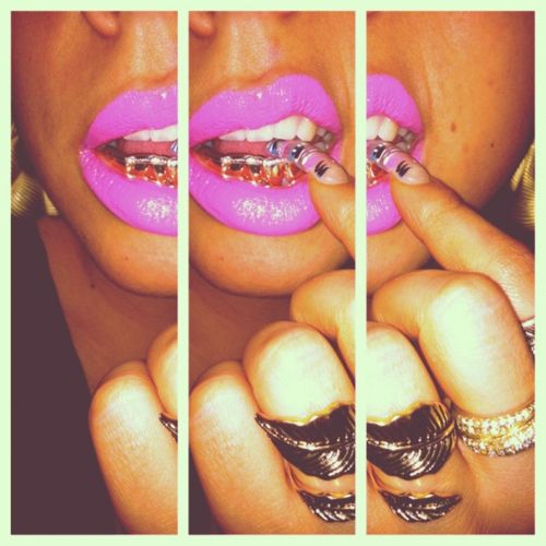 Gold Grillz Pink Lips Teeth