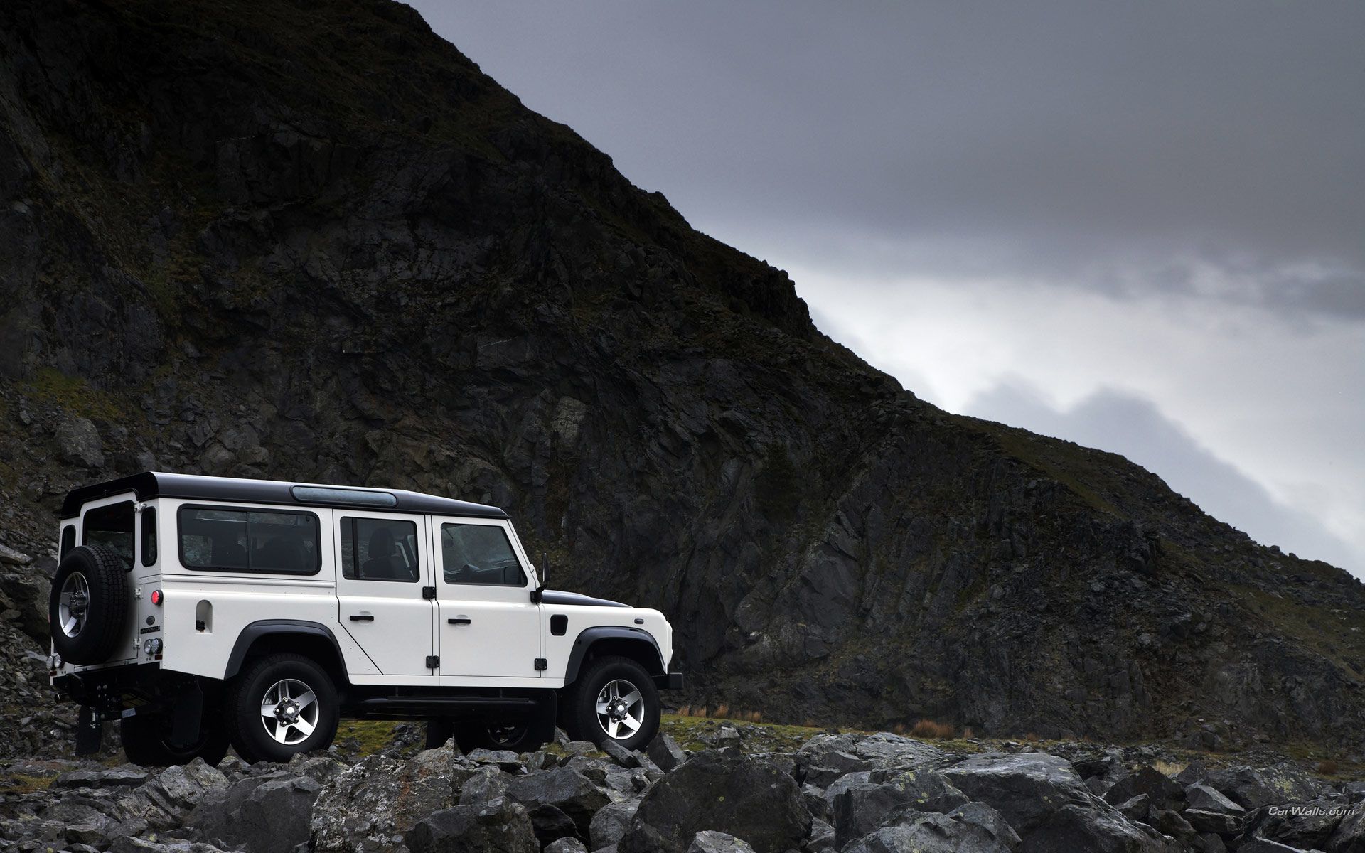 Land Rover Defender Wallpaper Group With Items