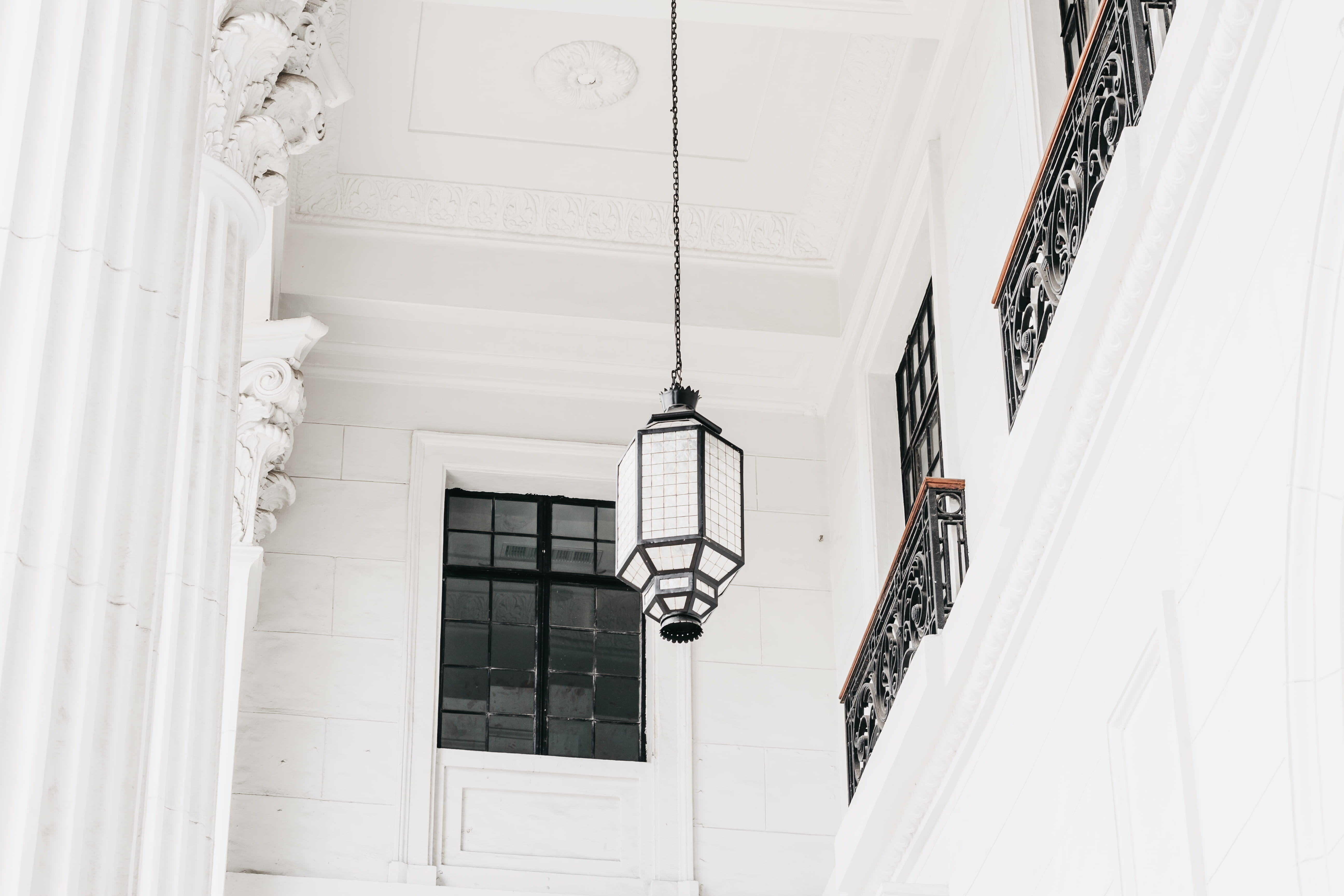 Light Minimalist Balcony Black And White Lighting Equipment Wallpaper