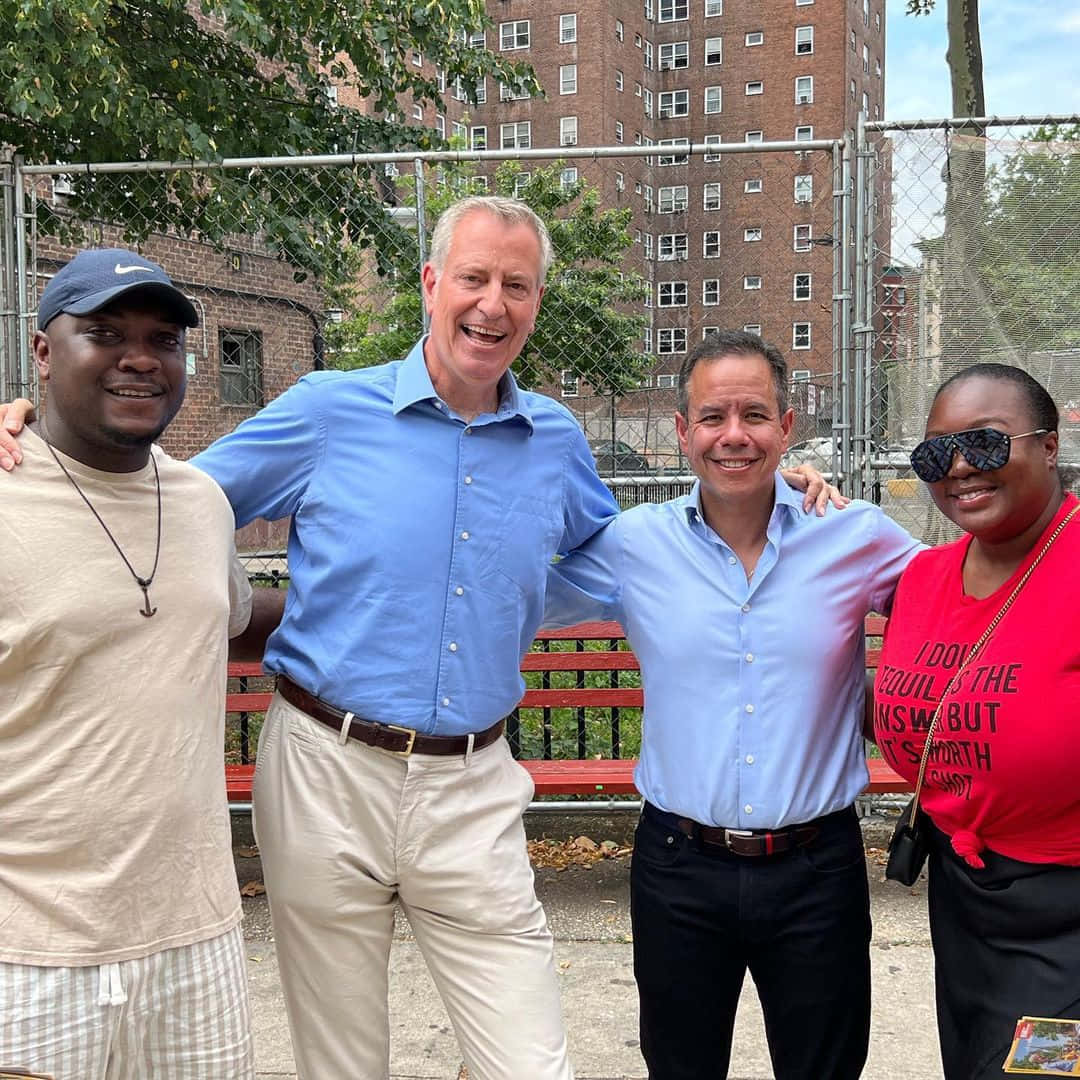 Bill De Blasio With City People Wallpaper
