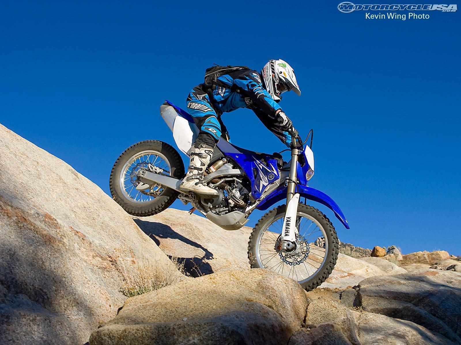 free-download-yamaha-dirt-bike-wallpapers-7-of-7-1600x1200-motorcycle