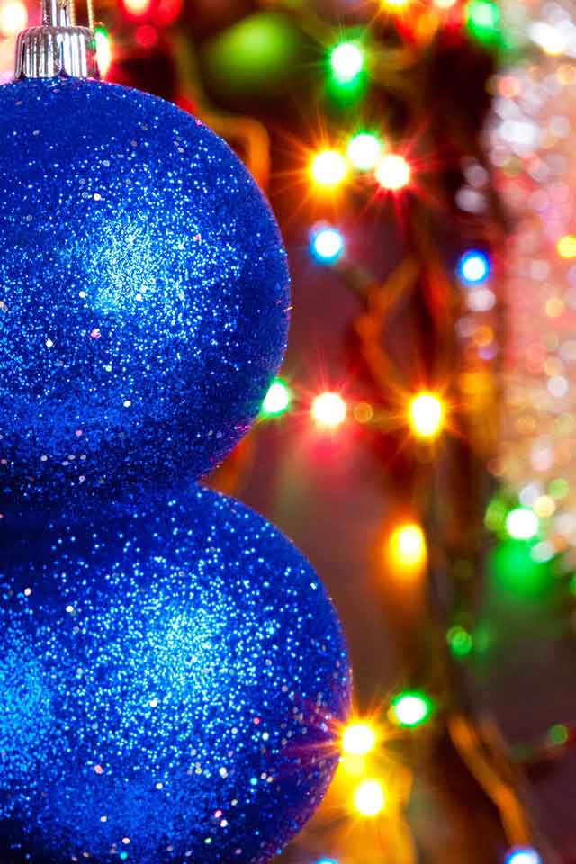 Free Wallpapers Christmas lights and balls iphone wallpaper
