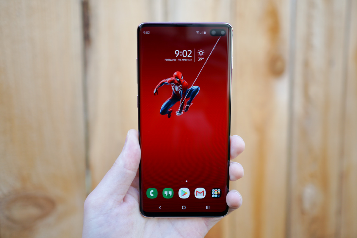 You Need These Wallpaper That Embrace Your Galaxy S10 Display Cutout