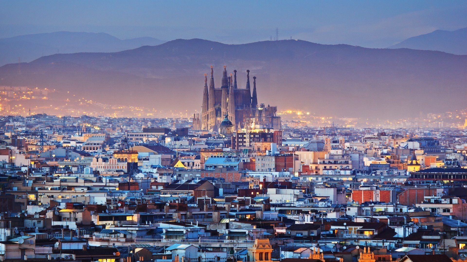 La Sagrada Familia Wallpaper