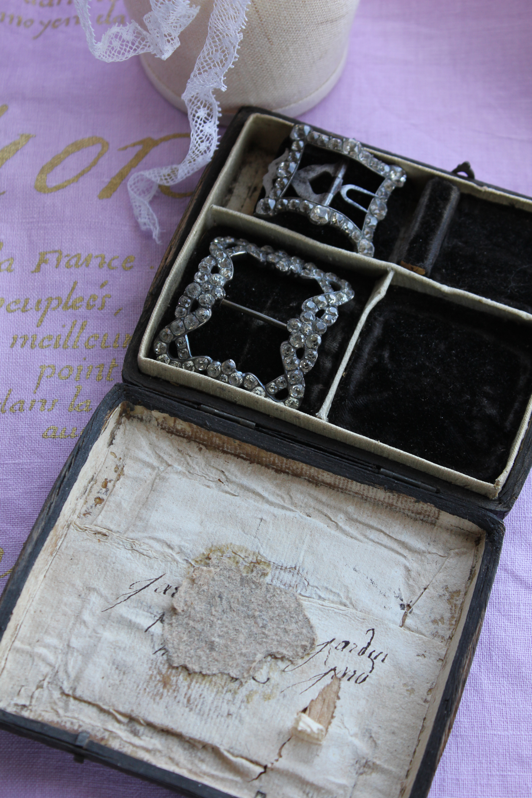 Free download LINING PAINTINGS WITH GLUE PASTE Paintings Gallery