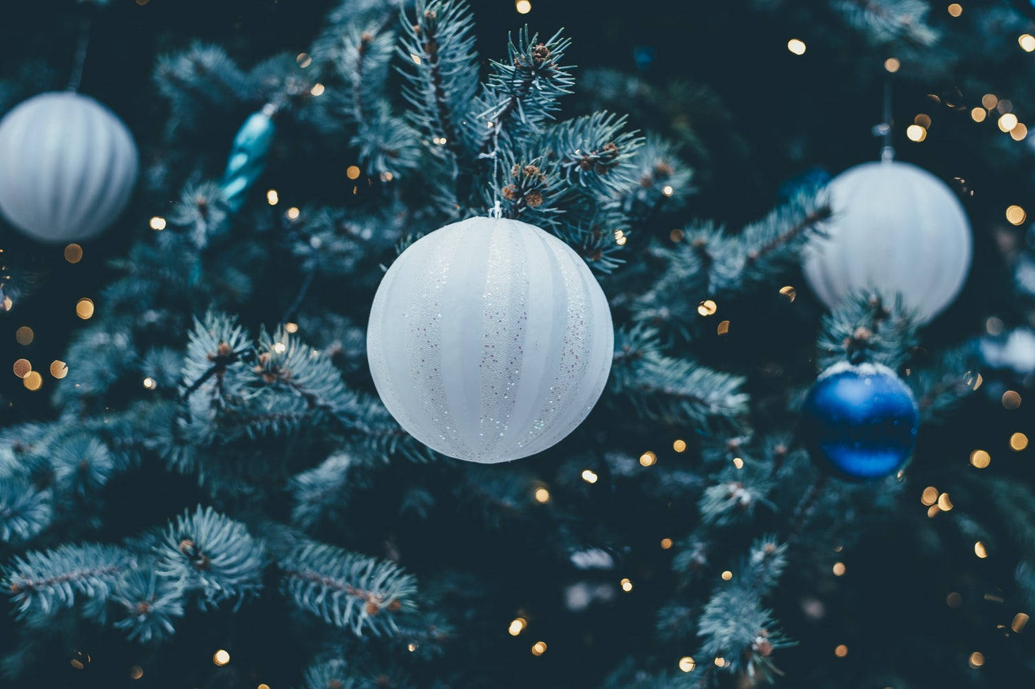 Christmas Balls Wallpaper