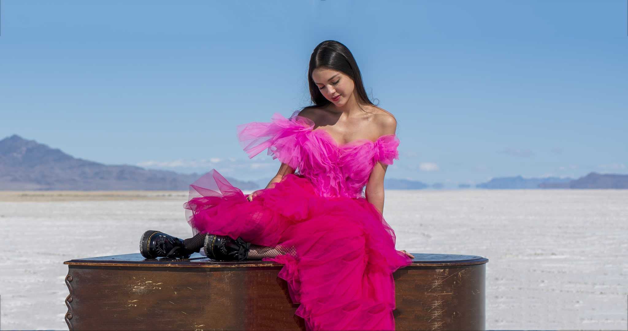 Olivia Rodrigo Wallpaper